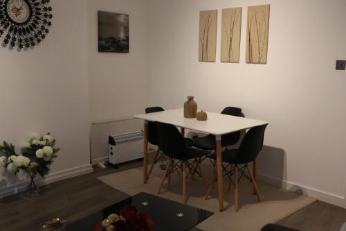 Luxury 1 bedroom flat in the heart of Wood Green, Londýn (fotografie 3)