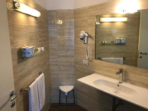 Bathroom, Foresteria La Torretta in Fino Mornasco