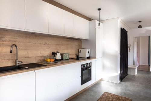 Konyha, T3 Calme - Idéal Famille & Pros - Parking - Jardin - WiFi - Netflix (T3 Calme - Ideal Famille & Pros - Parking - Jardin - WiFi - Netflix) in Mazagran