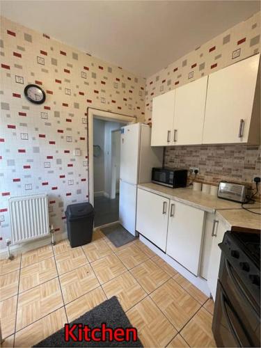Cheerful 2 bedroom mid terrace house in BD2 in Bolton and Undercliffe