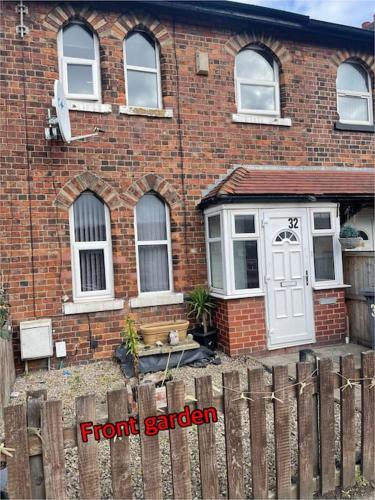 Cheerful 2 bedroom mid terrace house in BD2 in Bolton and Undercliffe