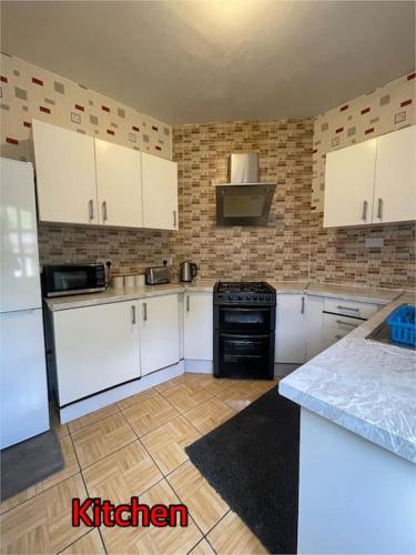 Cheerful 2 bedroom mid terrace house in BD2 in Bolton and Undercliffe
