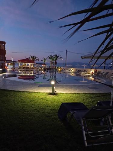 Ninos On The Beach Hotel 4