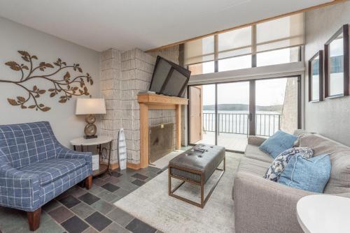 301D Two Bedroom Two Bath thumb 3