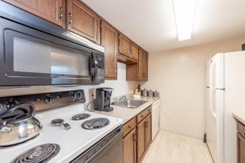 303D Two Bedroom Two Bath in Oakland, USA