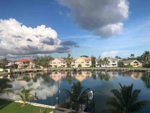 Entire Home - Relaxing Ocean View Condo