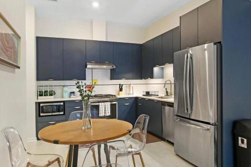 Elegant 2BR Apartment with In-Unit Laundry - Sheridan 102 - image 3