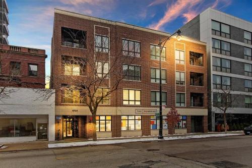 Elegant 2BR Apartment with In-Unit Laundry - Sheridan 102 - image 7