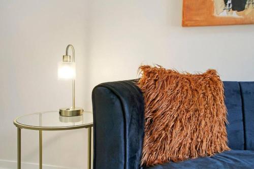 Elegant 2BR Apartment with In-Unit Laundry - Sheridan 102 - image 9