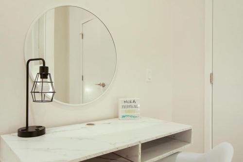 Elegant 2BR Apartment with In-Unit Laundry - Sheridan 102 - image 14
