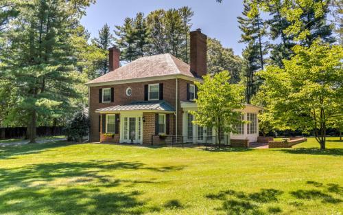 . Idyllic County Escape