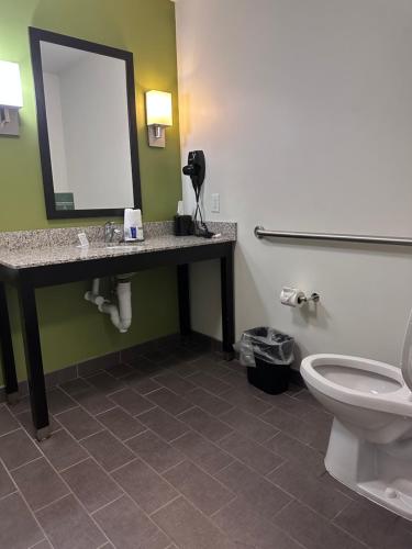 Sleep Inn & Suites Gulfport - image 7