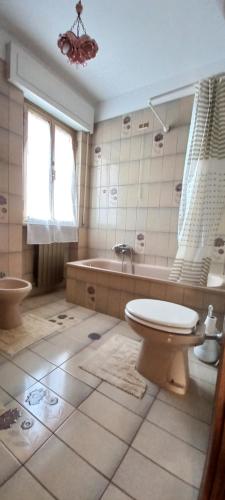 Ванна кімната, Appartamento con 2 camere in borgo medievale in Кастель дель фортепіано