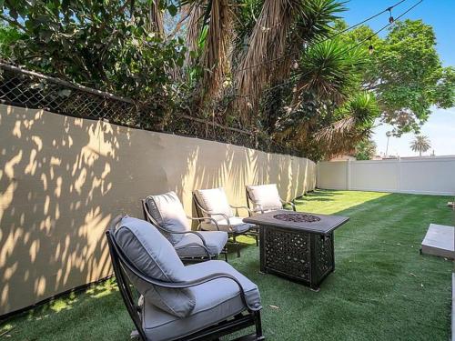 3 Bedroom Apartment W/ Private 1300 Sq Ft Yard