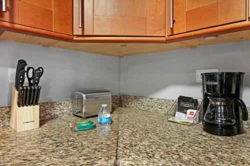 Chic 1BR Apartment With Modern Comforts - Barry GA - image 13