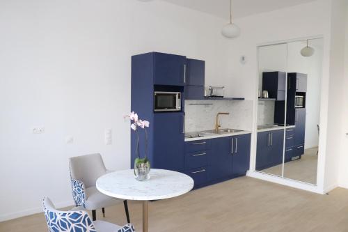 кухня, DOMITYS Résidence services seniors LE PARC DES AUBIERS (DOMITYS Residence services seniors LE PARC DES AUBIERS) in Пуасси