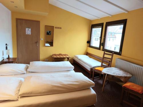 1 king bed, 1 double bed, 1 bunk bed