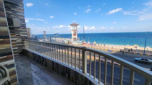 شقة فندقية مكيفة ميامي ع البحر مباشرةً Room Type - Three-Bedroom Apartment شقة فندقية مكيفة ميامي ع البحر مباشرةً Room Type - Three-Bedroom Apartment