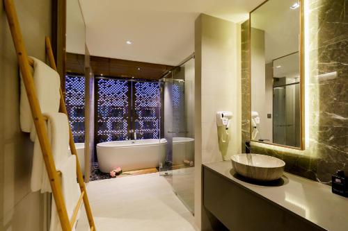 room detail thumbnail 2