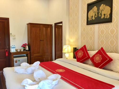 Deluxe Double Room with Balcony image 6