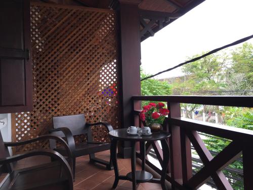 Deluxe Double Room with Balcony image 3