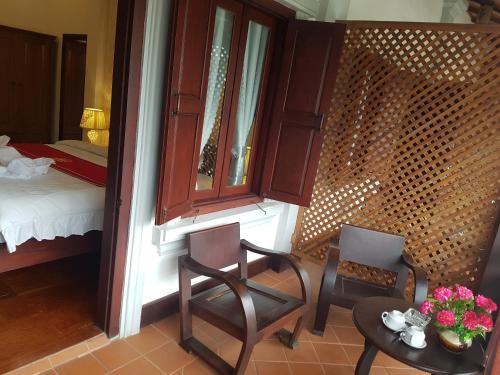 Deluxe Double Room with Balcony image 10