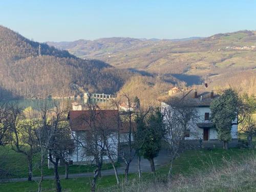 VILLA EVENTI TRA BOLOGNA E FIRENZE SUL LAGO