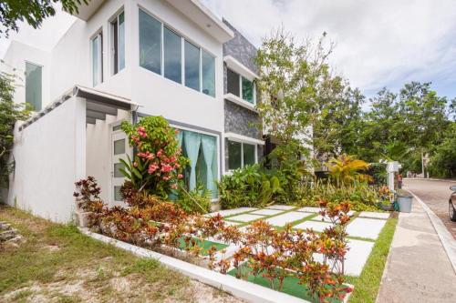 Luxury Puerto Morelos Cancun Home - 3 Double Rooms