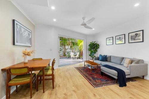 Little cove gem - walking distance to the most famous Noosa beach!