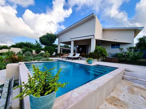 Villa With Pool and Sea View in Fontein