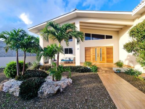 Villa With Pool and Sea View in 方滕