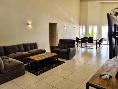 Villa With Pool and Sea View in 方滕