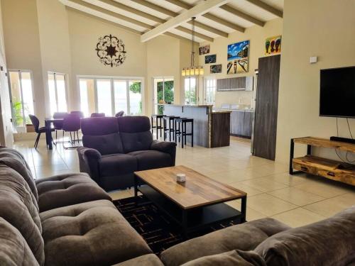 Villa With Pool and Sea View in 方滕