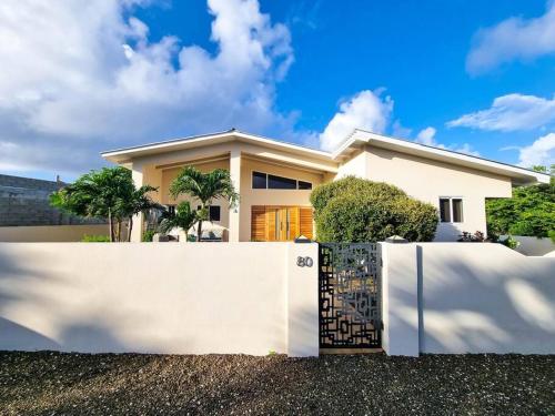 Villa With Pool and Sea View in 方滕
