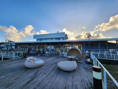 Water View. 1bedroom Sleeps 2. WI-FI, Wash Machine in Južni otok Stradbroke 
