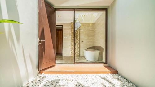 Long Stay Offer 30 Nights at Three-Bedroom Villa with Private Pool image 8
