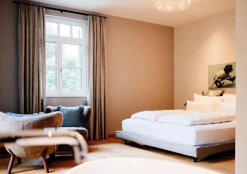room detail thumbnail 1