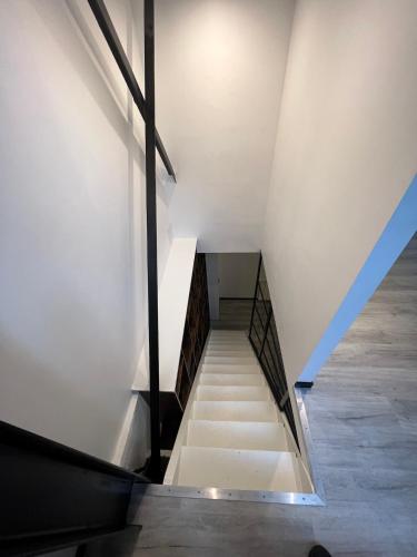 Pere Lachaise Apartment - image 7