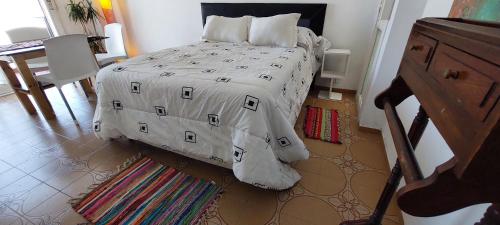One-Bedroom Apartment image 2