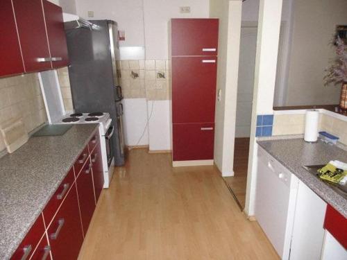 Sehr-schoene-4-Raum-Maisonette-Fewo-mit-110qm-Balkon-zentral-preiswert-T7 - image 9
