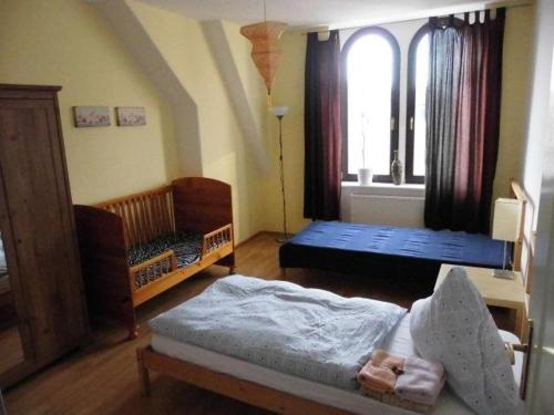 Sehr-schoene-4-Raum-Maisonette-Fewo-mit-110qm-Balkon-zentral-preiswert-T7 - image 14