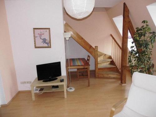 Sehr-schoene-4-Raum-Maisonette-Fewo-mit-110qm-Balkon-zentral-preiswert-T7 - main image
