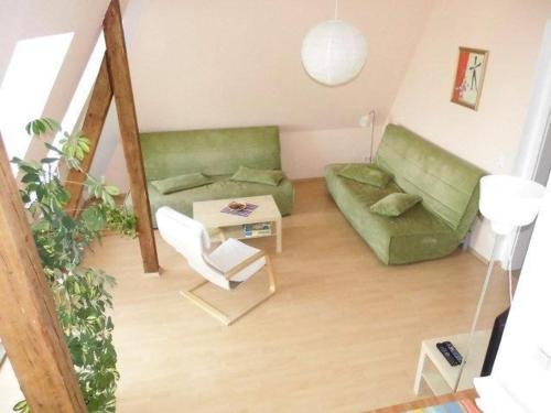 Sehr-schoene-4-Raum-Maisonette-Fewo-mit-110qm-Balkon-zentral-preiswert-T7 - image 11