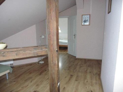 Sehr-schoene-4-Raum-Maisonette-Fewo-mit-110qm-Balkon-zentral-preiswert-T7 - image 13