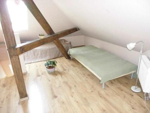 Sehr-schoene-4-Raum-Maisonette-Fewo-mit-110qm-Balkon-zentral-preiswert-T7 - image 6