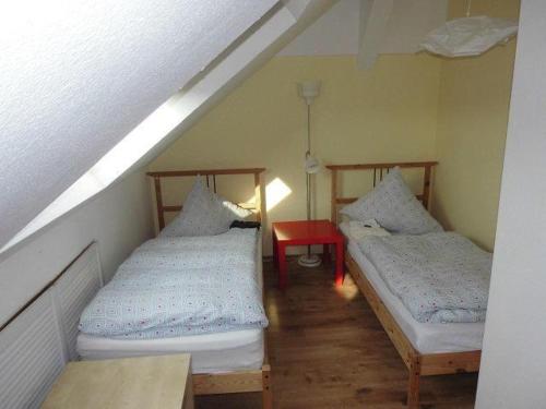 Sehr-schoene-4-Raum-Maisonette-Fewo-mit-110qm-Balkon-zentral-preiswert-T7 - image 12