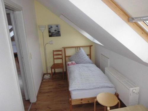 Sehr-schoene-4-Raum-Maisonette-Fewo-mit-110qm-Balkon-zentral-preiswert-T7 - image 8