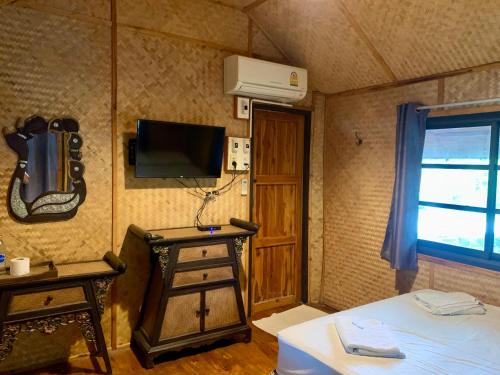 ครัวพาร์3ริเวอร์ไซด์แอนด์รีสอร์ท in Khanu Woralaksaburi