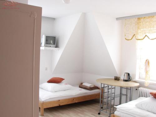 Deluxe Twin Room with Balcony image 8