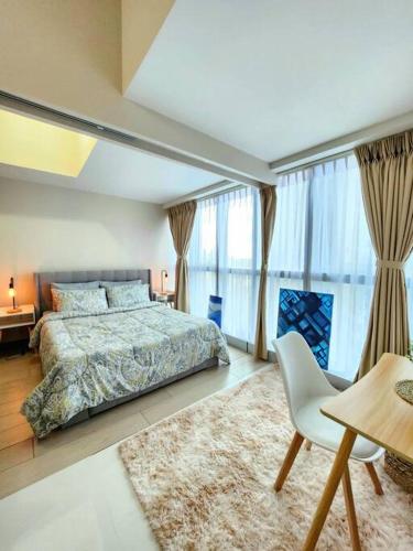 Cosy Executive 1 BR Uptown Parksuites Ultra fast Internet, Manila